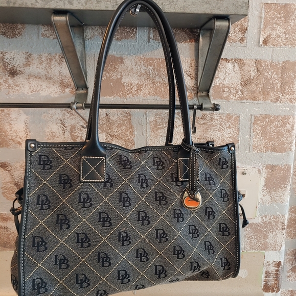 dooney & bourke tote handbags